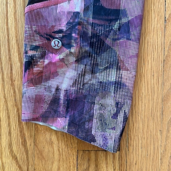 Lululemon 10 On Pace Crop *21" Sun Dazed Multi Pink  great pre owned condition - Picture 6 of 9